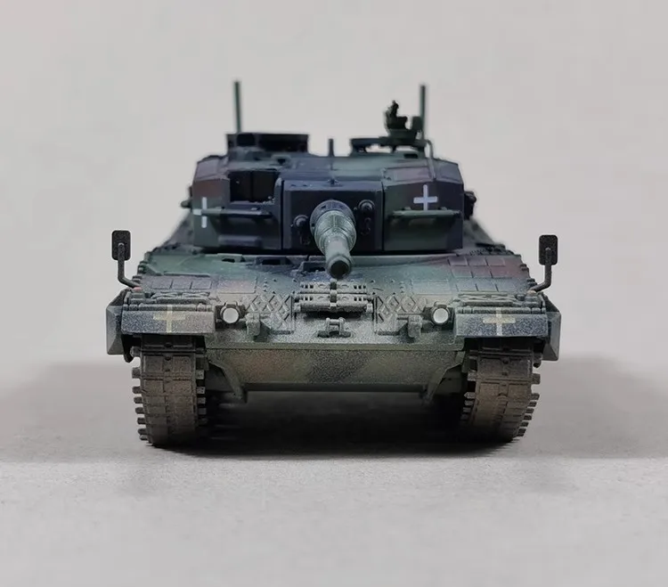 12226PC Ukrainian Leopard 2A4 Main Battle Tank NATO Tricolor Finale 1/72 Static Completed Product Toy Tank Model Ornament