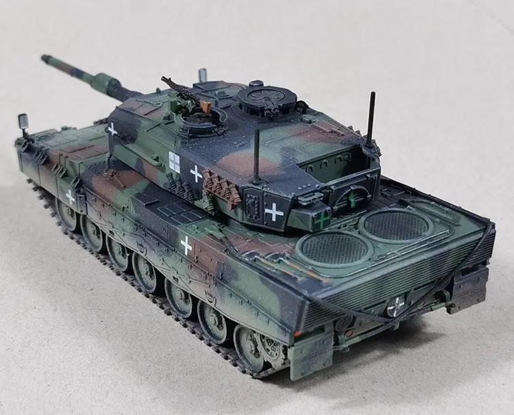 12226PC Ukrainian Leopard 2A4 Main Battle Tank NATO Tricolor Finale 1/72 Static Completed Product Toy Tank Model Ornament