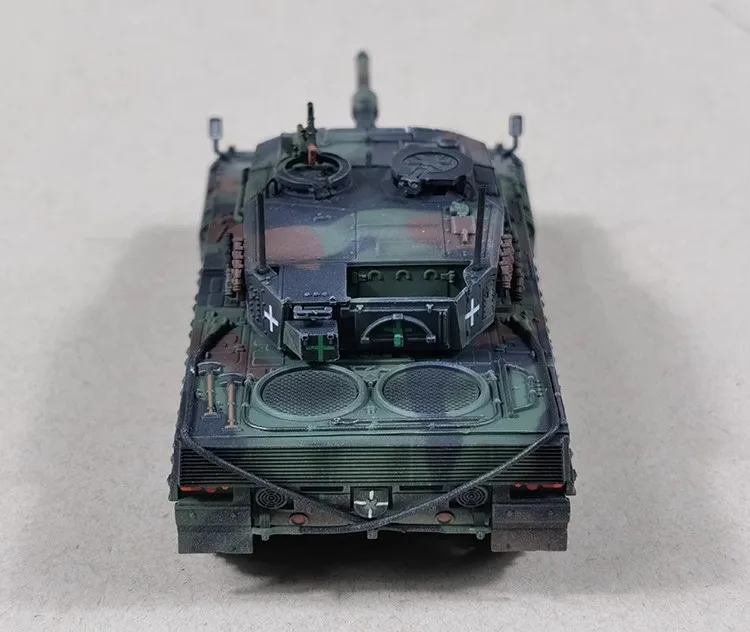 12226PC Ukrainian Leopard 2A4 Main Battle Tank NATO Tricolor Finale 1/72 Static Completed Product Toy Tank Model Ornament