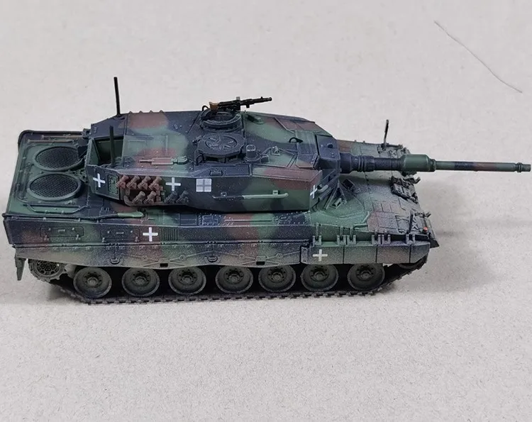 12226PC Ukrainian Leopard 2A4 Main Battle Tank NATO Tricolor Finale 1/72 Static Completed Product Toy Tank Model Ornament