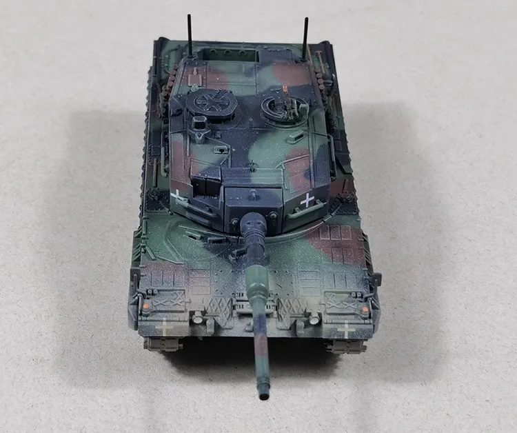 12226PC Ukrainian Leopard 2A4 Main Battle Tank NATO Tricolor Finale 1/72 Static Completed Product Toy Tank Model Ornament