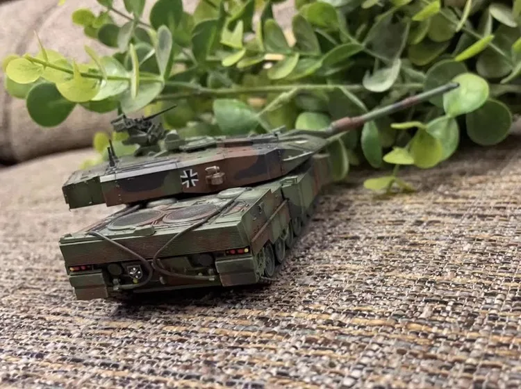 New German Leopard 2A7PRO Main Station 1/72 Tank NATO Tri Color Camouflage Finished Product Static Model New German Leopard 2A7PRO Main Station 1/72 Tank NATO Tri Color Camouflage Finished Product Static Model