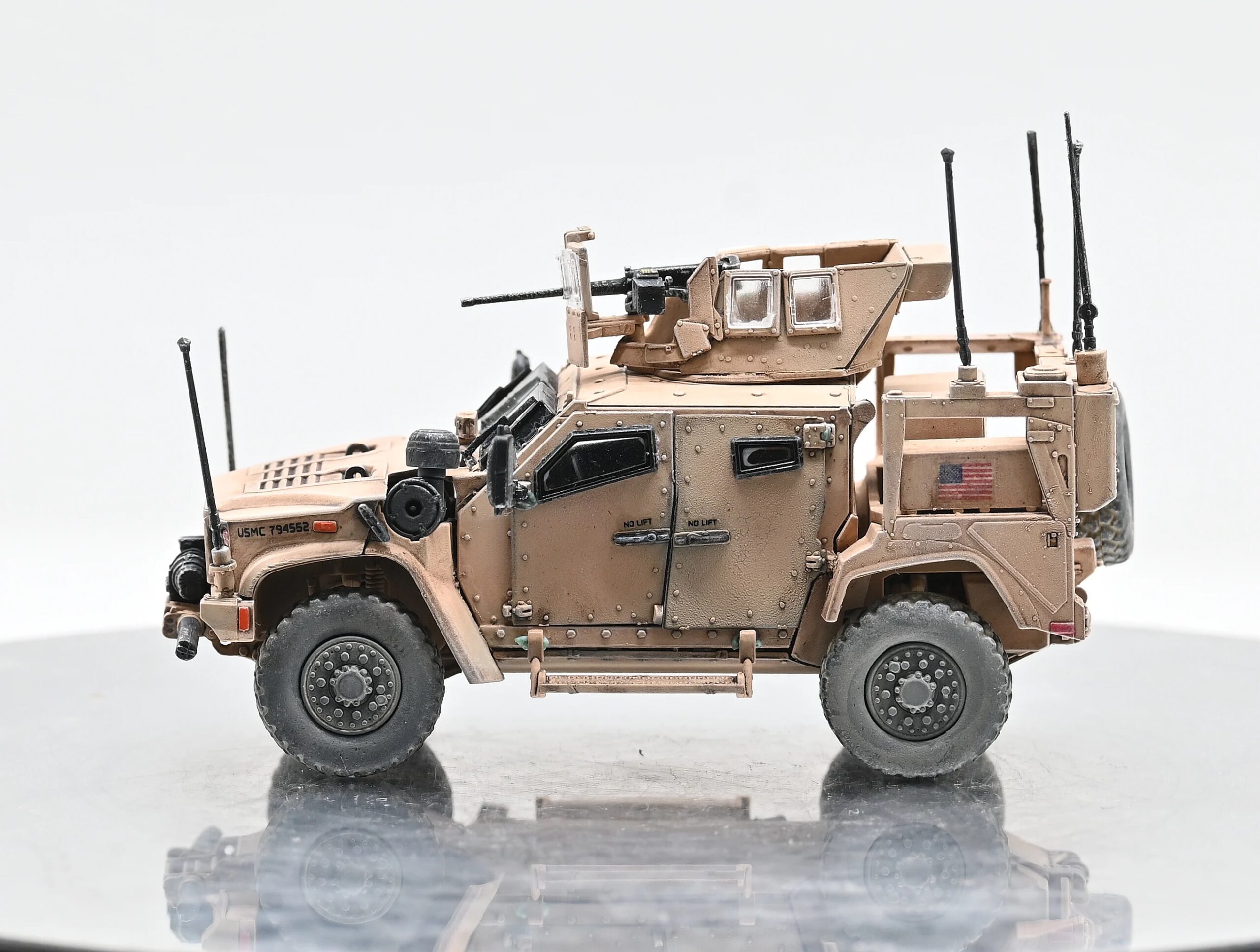 1/72 Scale Joint Light Tactical Vehicle Finished Model Militarized Combat Vehicle Model Product Collectible Toy Gift