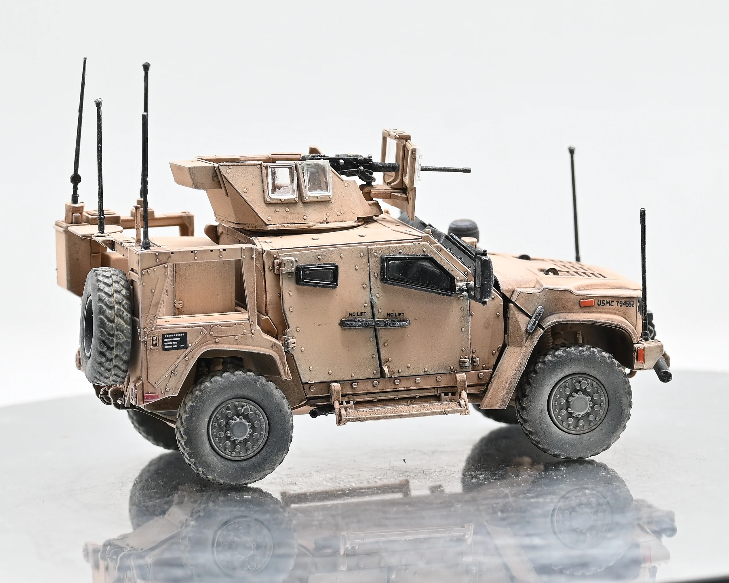 1/72 Scale Joint Light Tactical Vehicle Finished Model Militarized Combat Vehicle Model Product Collectible Toy Gift