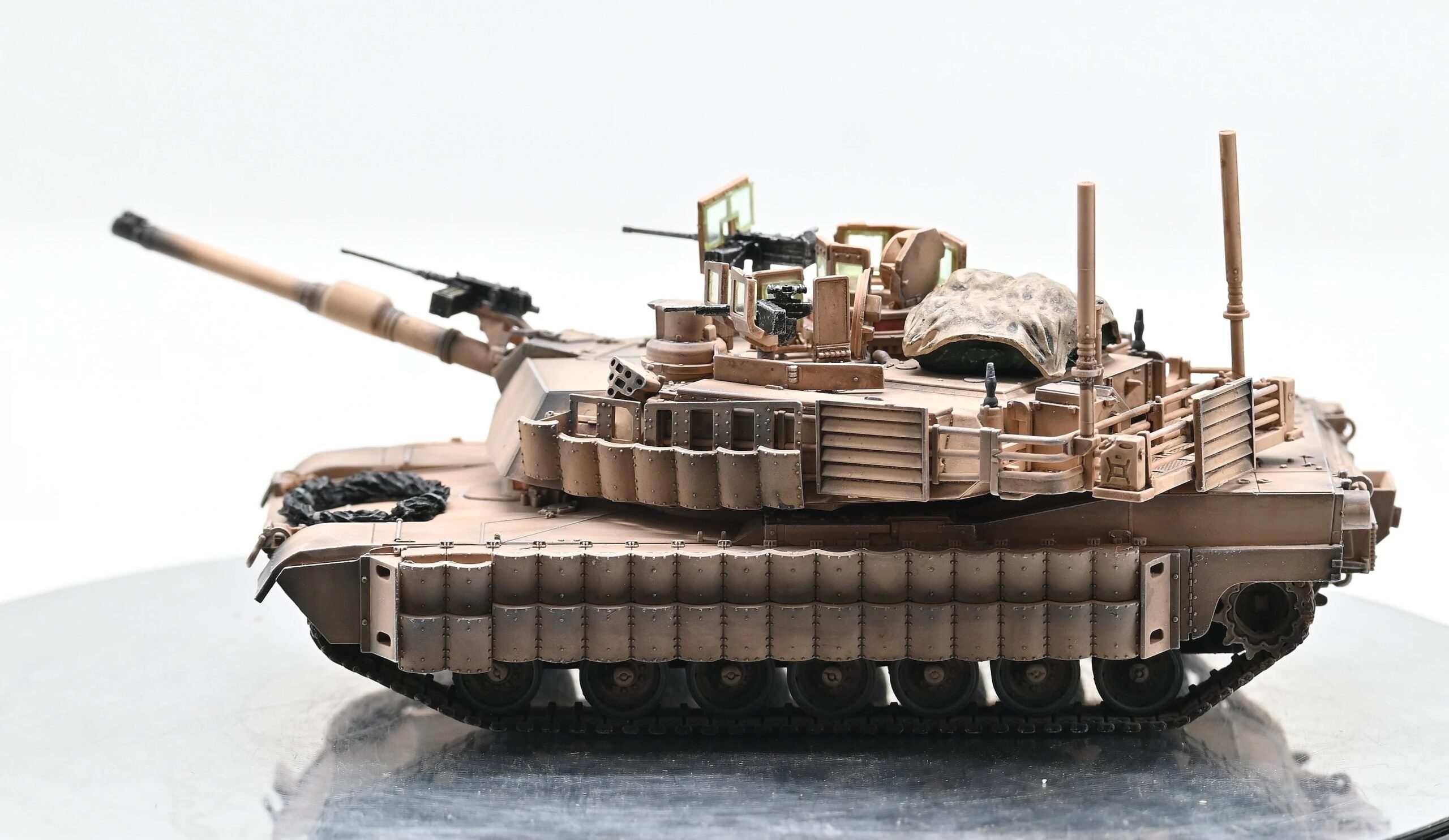 1/72Scale  US M1A2 TUSK II Finished Tank Model Desktop Static Ornament Simulation Combat Vehicle Model Birthday Gifts