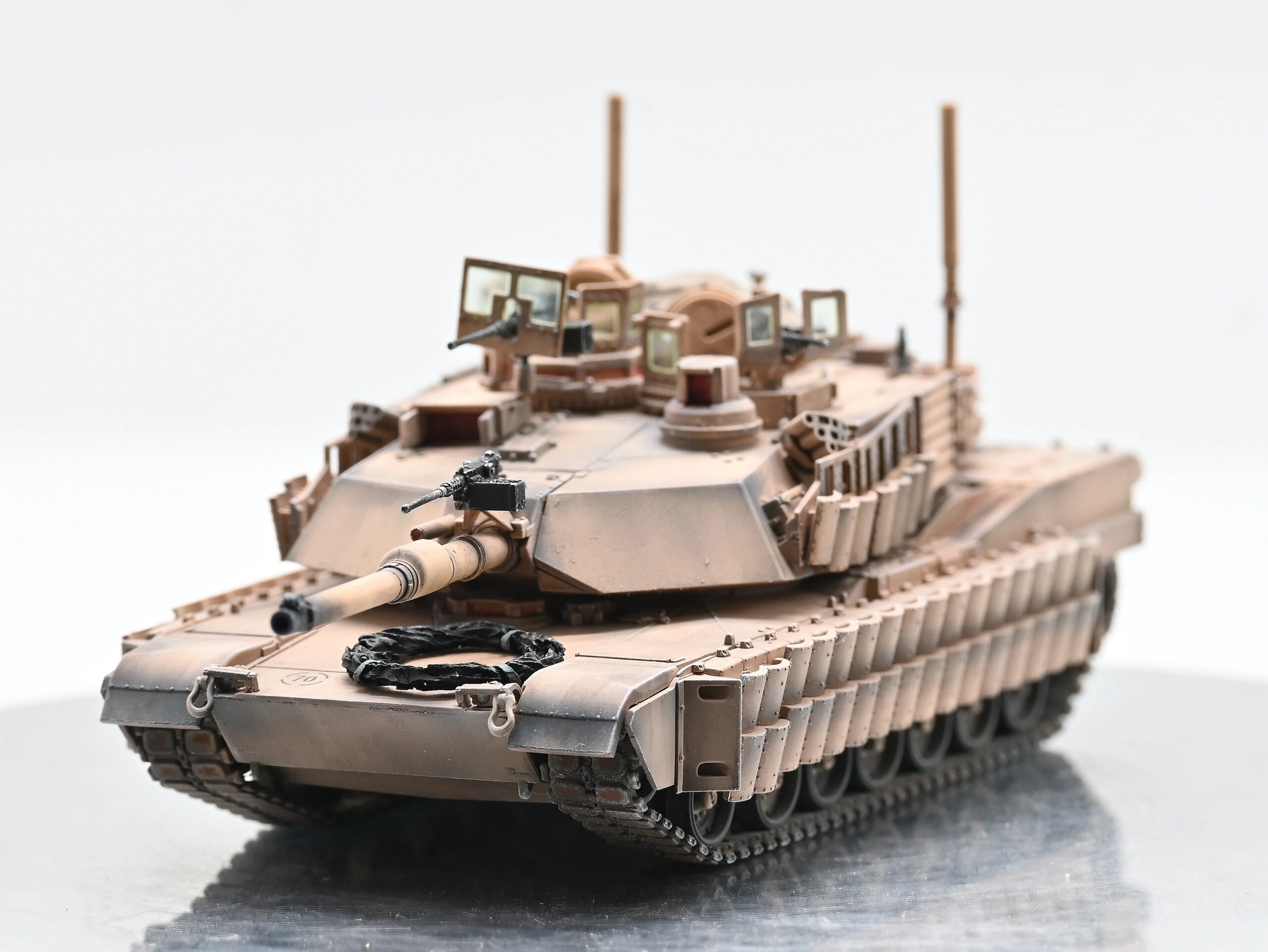 1/72Scale  US M1A2 TUSK II Finished Tank Model Desktop Static Ornament Simulation Combat Vehicle Model Birthday Gifts