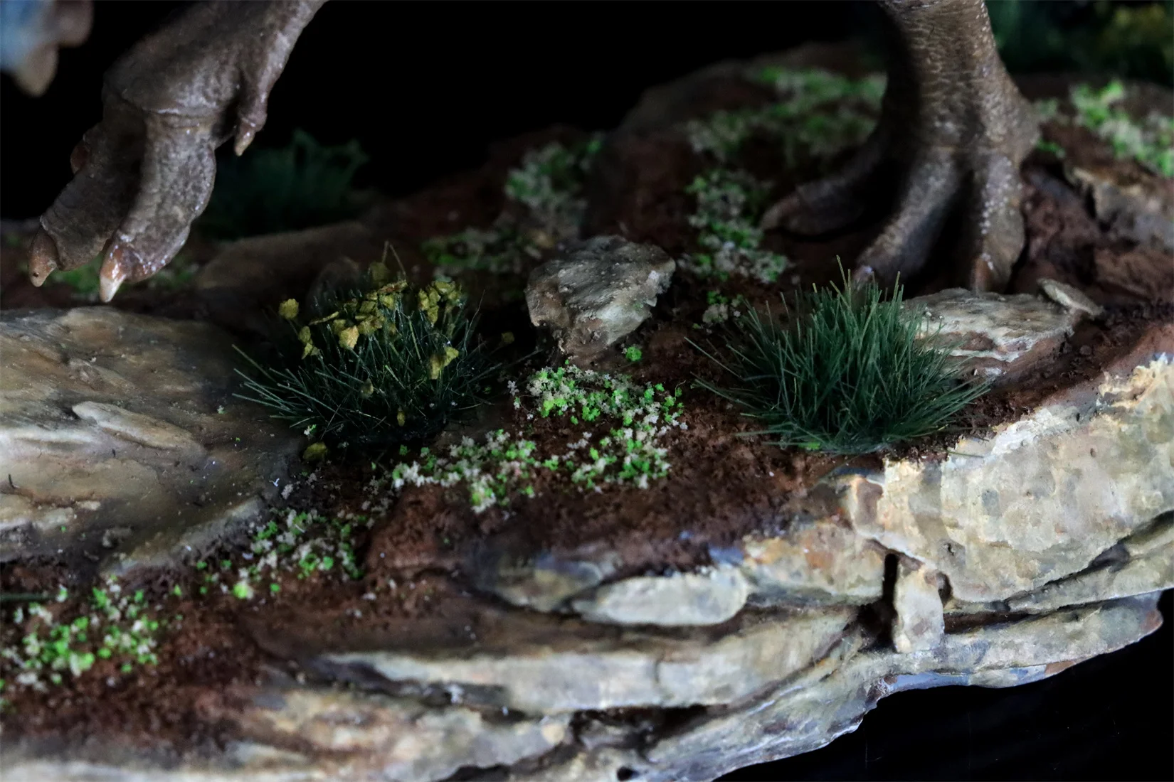 1/35 Yutyrannus Scene Statue Dinosaur Animal Model Realistic Decoration Educational Toys Birthday Gift GK Accessory 1/35 Yutyrannus Scene Statue Dinosaur Animal Model Realistic Decoration Educational Toys Birthday Gift GK Accessory