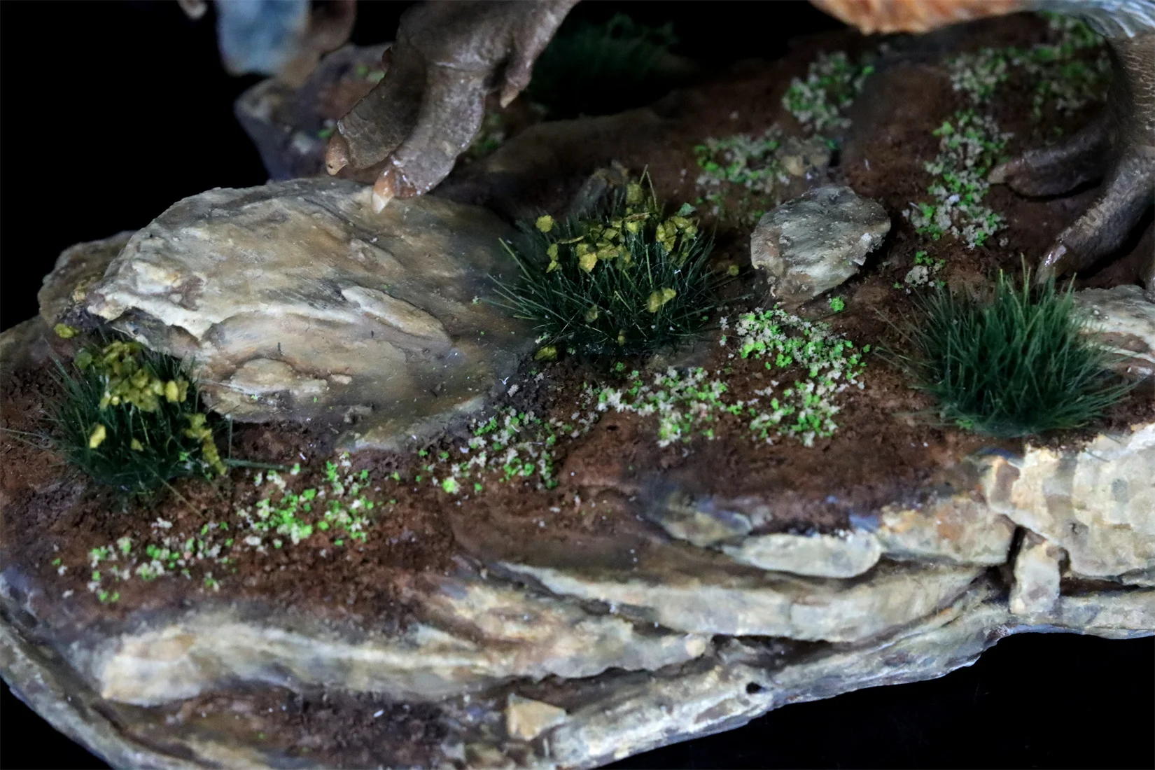 1/35 Yutyrannus Scene Statue Dinosaur Animal Model Realistic Decoration Educational Toys Birthday Gift GK Accessory 1/35 Yutyrannus Scene Statue Dinosaur Animal Model Realistic Decoration Educational Toys Birthday Gift GK Accessory